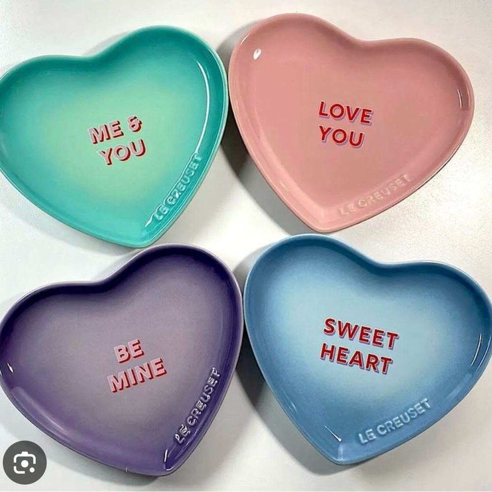 Le Creuset Valentine’s Heart-Shaped Plates Set